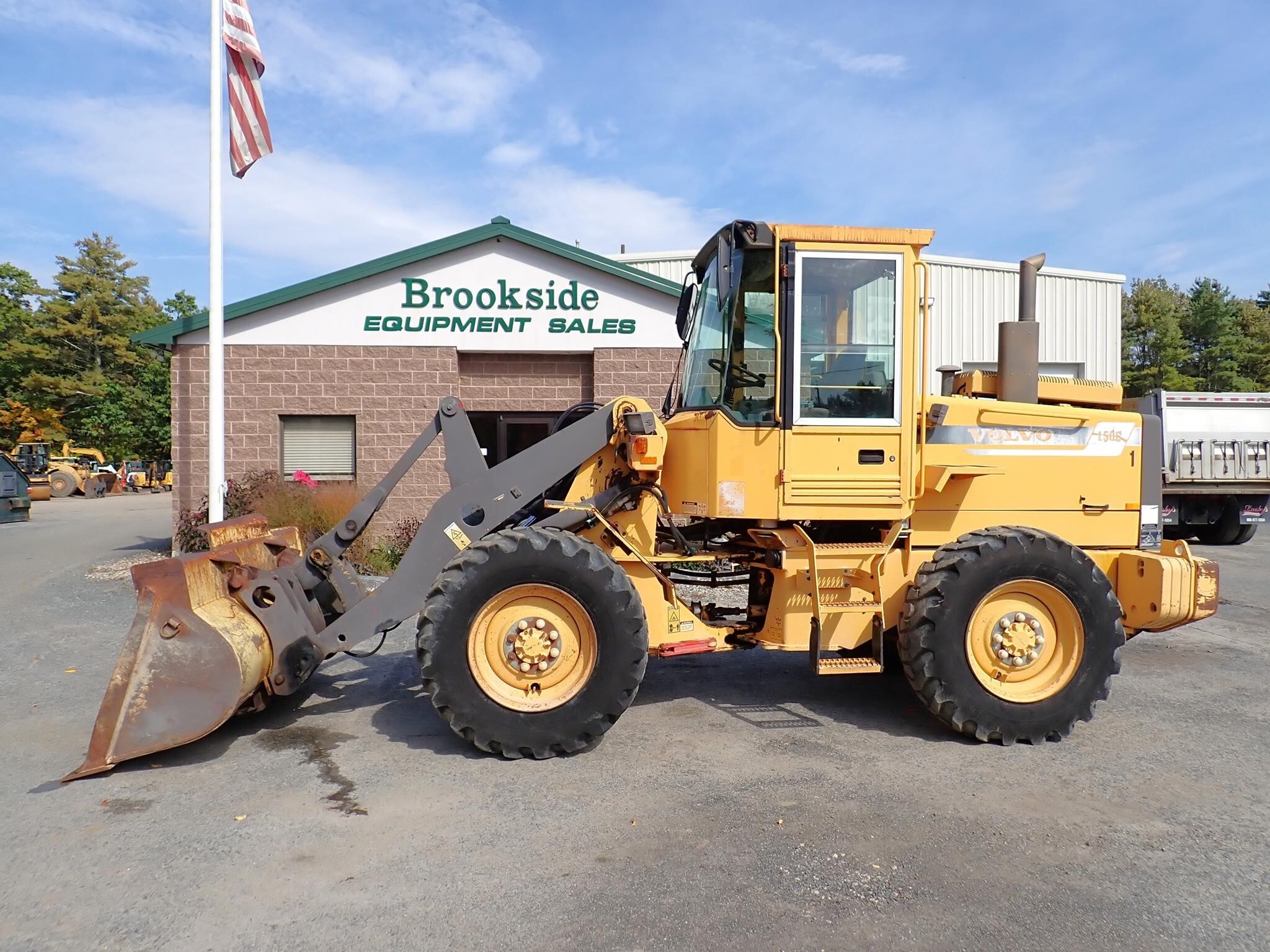 1998 VOLVO L50C in Phillipston, MA
