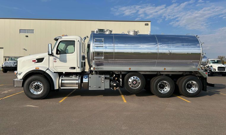 2027 PETERBILT 567 in Crestwood, IL