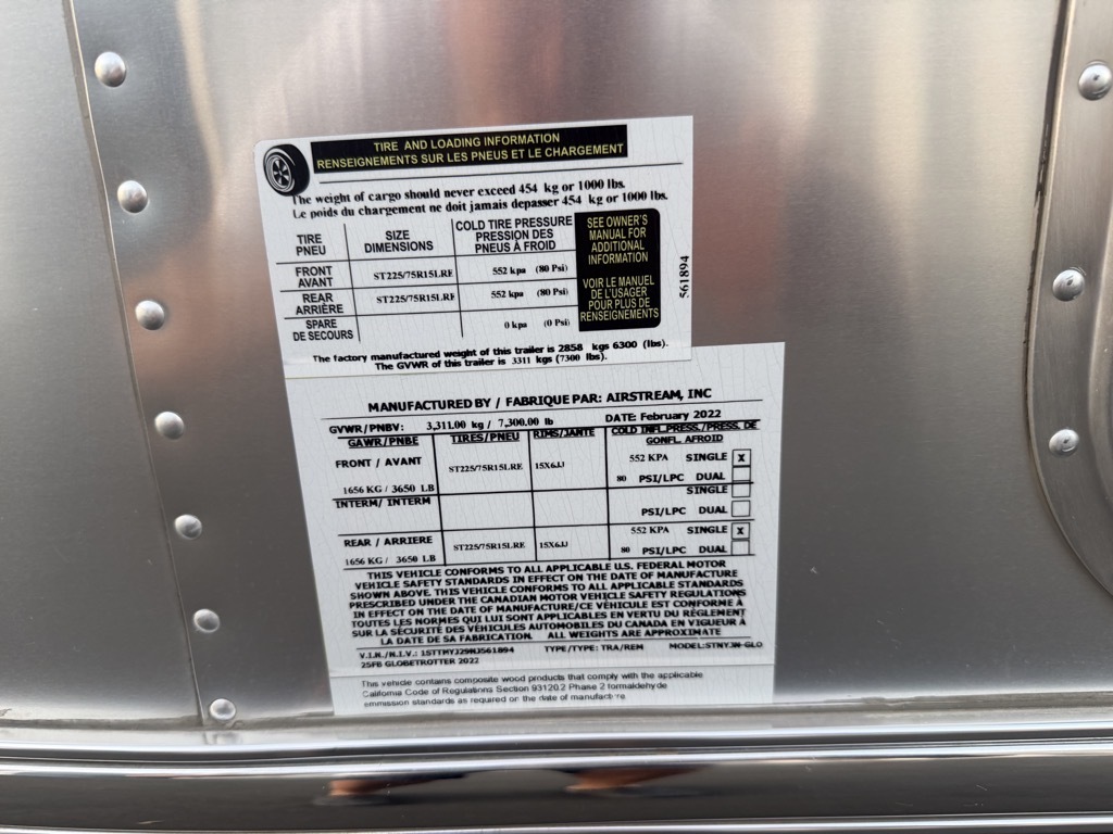 2022 Airstream GLOBETROTTER 25FB TWIN in winters CA