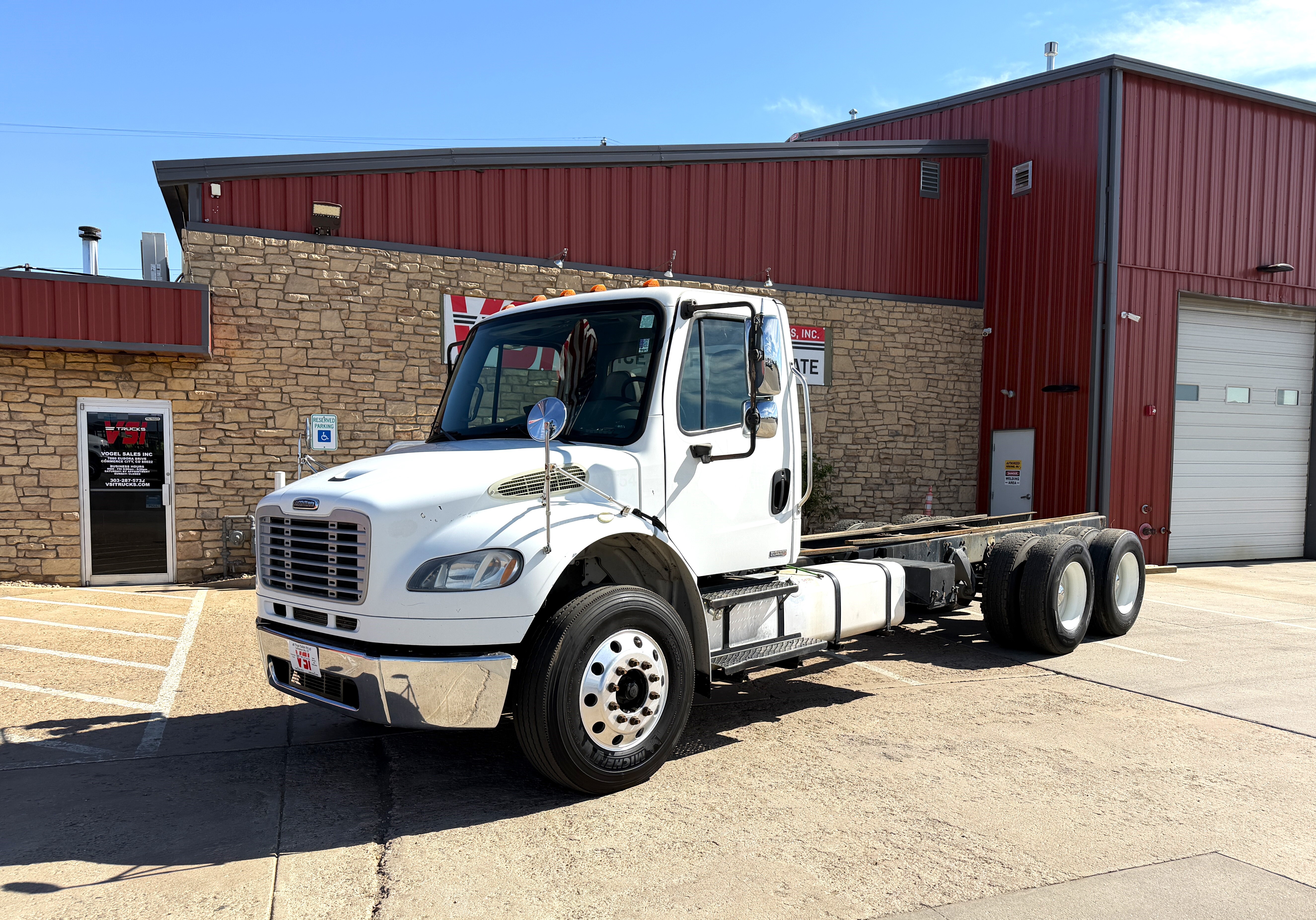2009 FREIGHTLINER BUSINESS CLASS M2 106 in Commerce City, CO