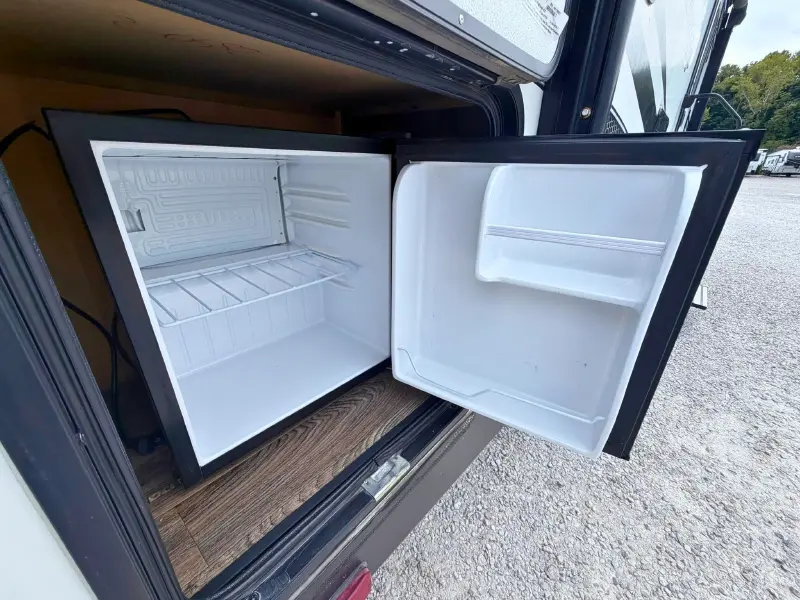 2018 Highland Ridge Mesa Ridge Lite 2410RL