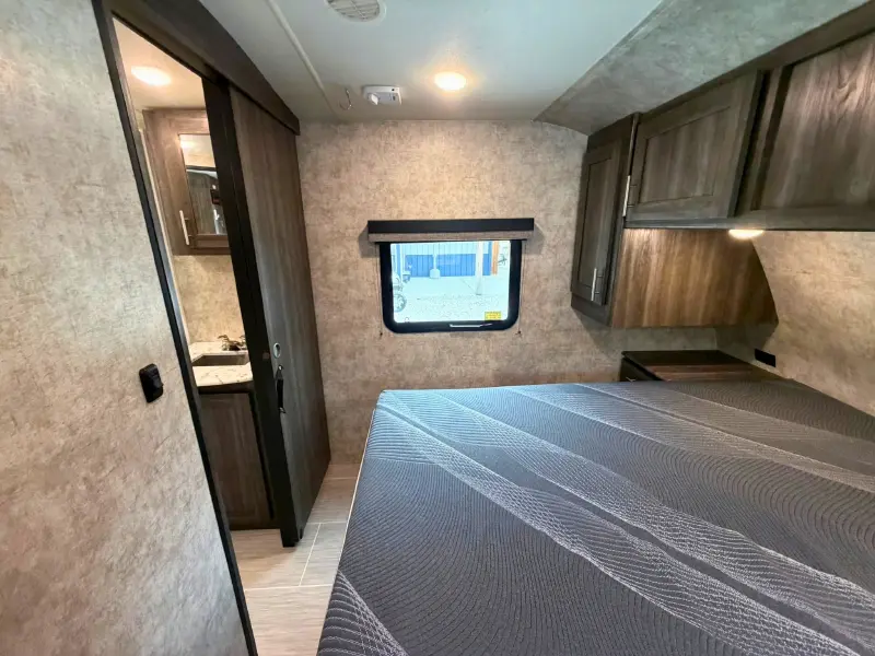 2018 Highland Ridge Mesa Ridge Lite 2410RL