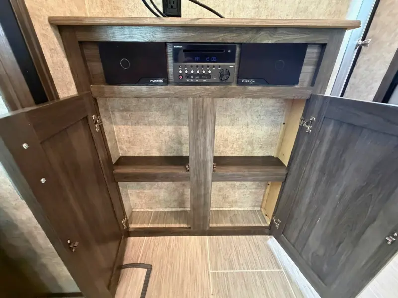 2018 Highland Ridge Mesa Ridge Lite 2410RL