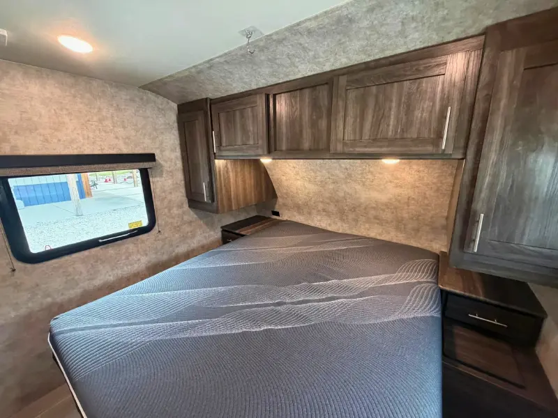 2018 Highland Ridge Mesa Ridge Lite 2410RL