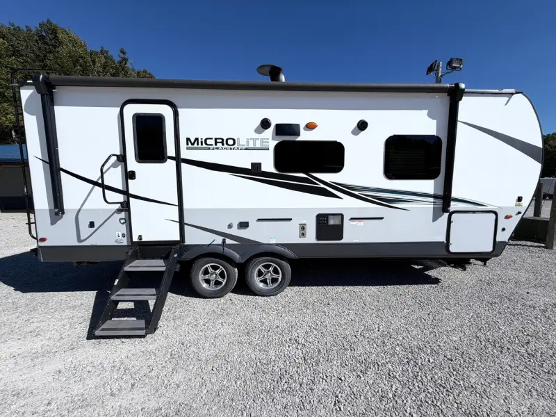 2021 Forest River Flagstaff Micro Lite 25FBLS