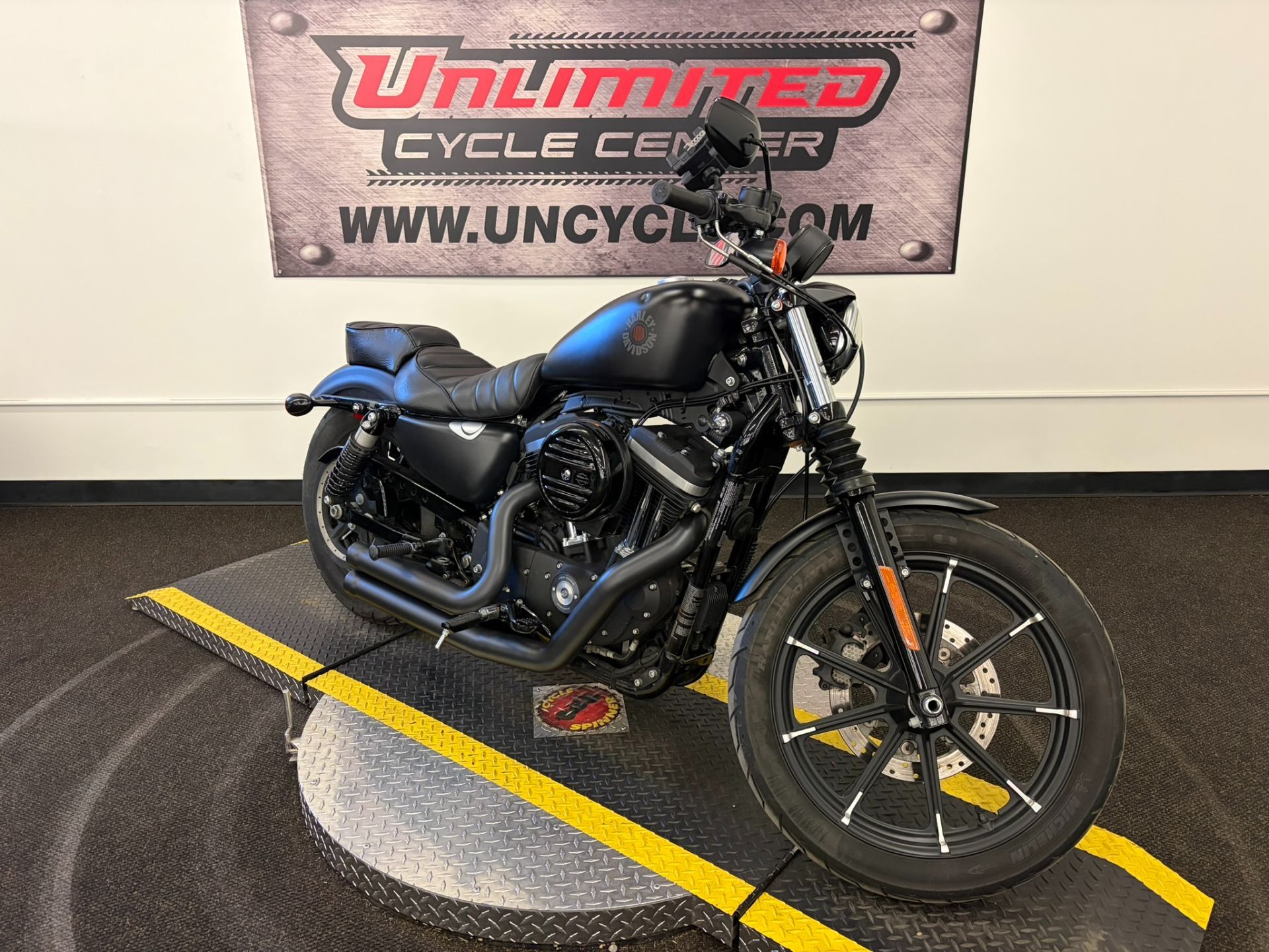 2021 Harley-Davidson Iron 883™ IRON in Tyrone, PA