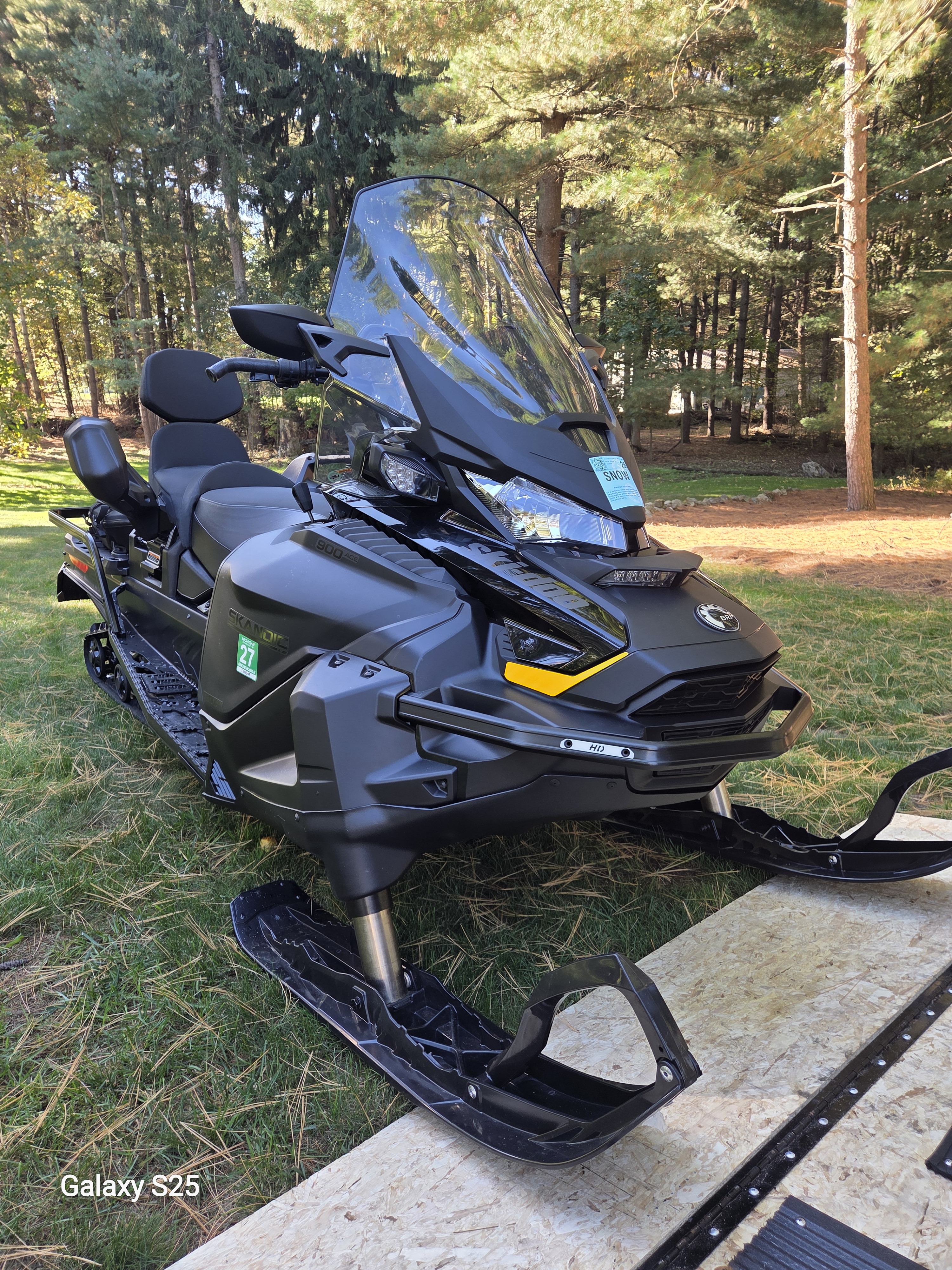 2025 Ski-Doo SKANDIC® SE 900 ACE Snowmobile snowmobile