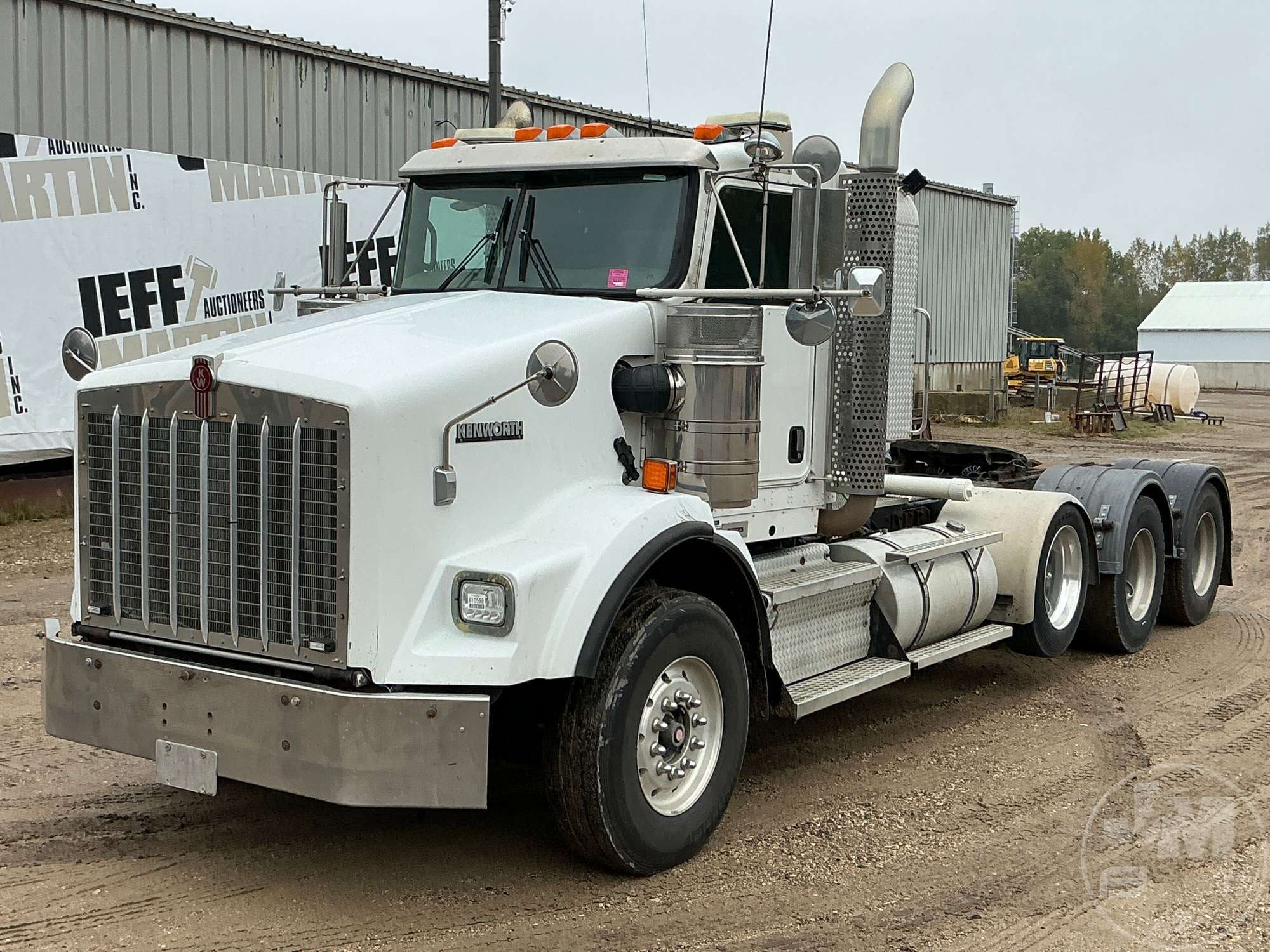 2011 KENWORTH T800 in Glencoe, MN