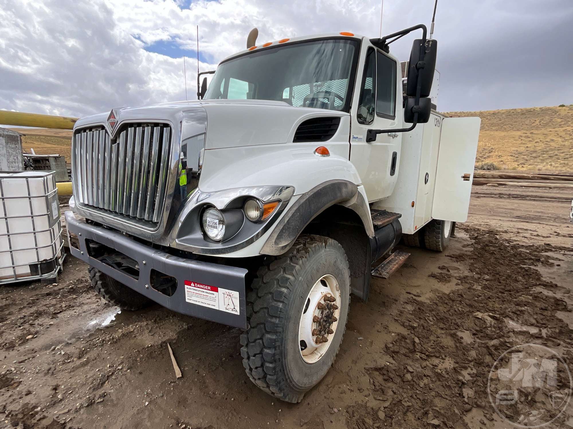 2009 INTERNATIONAL 7300SFA 4X4 in Online