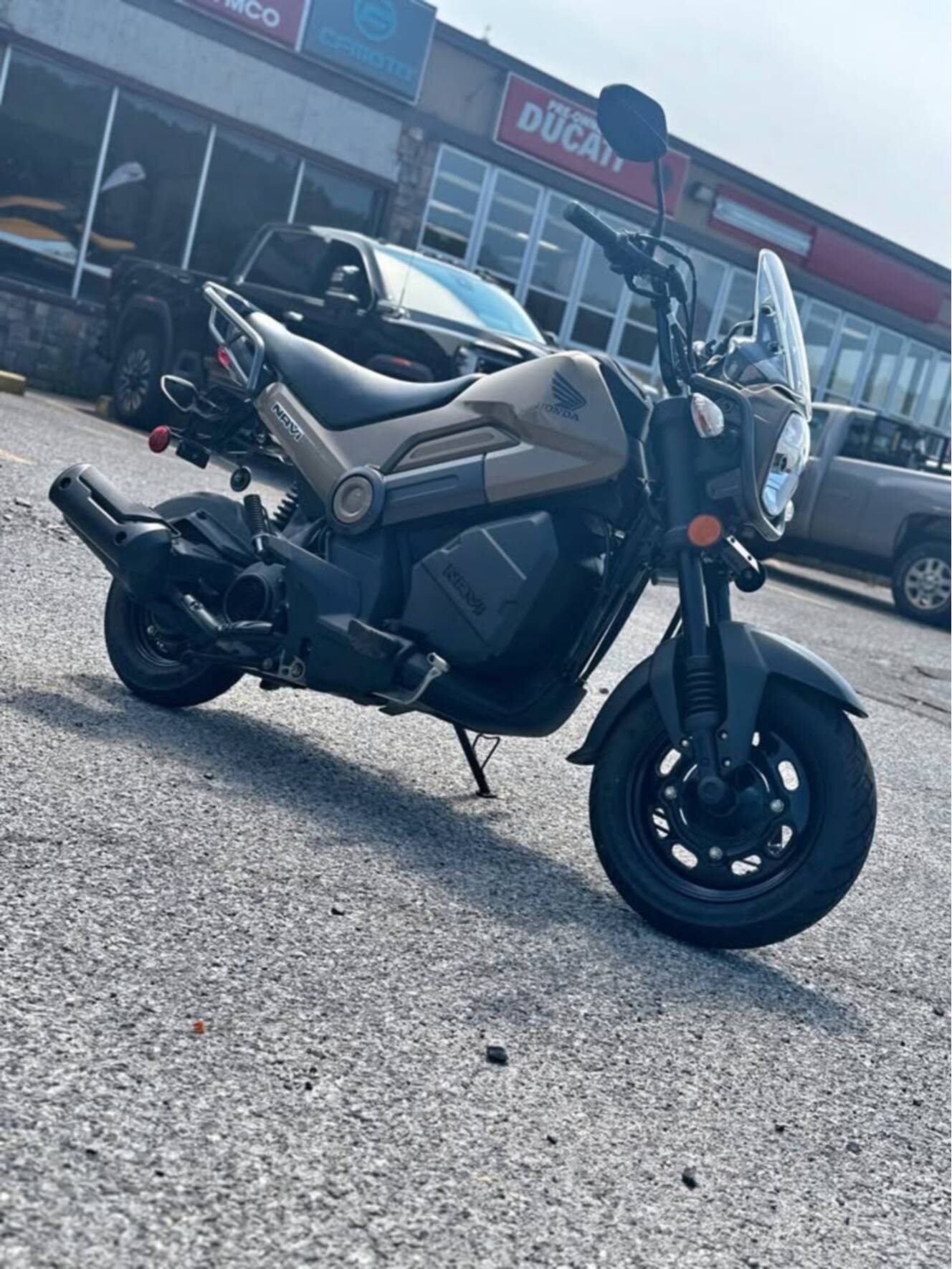 A photo of this 2022 Honda Navi