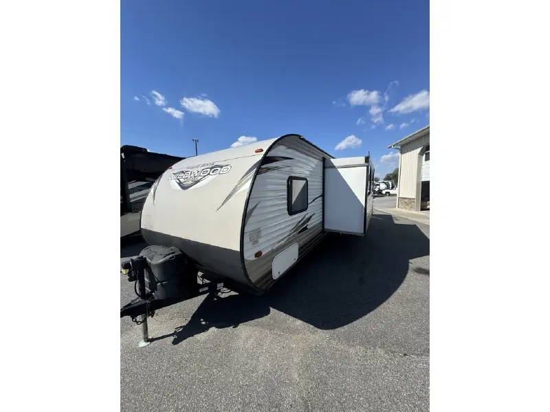 2019 FOREST RIVER WILDWOOD 273QBXL