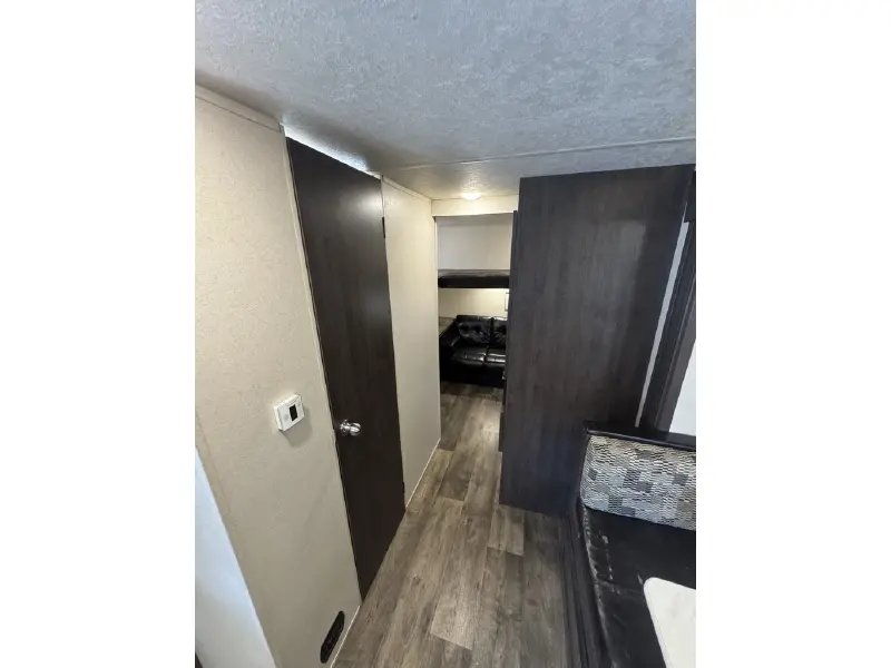 2019 FOREST RIVER WILDWOOD 273QBXL