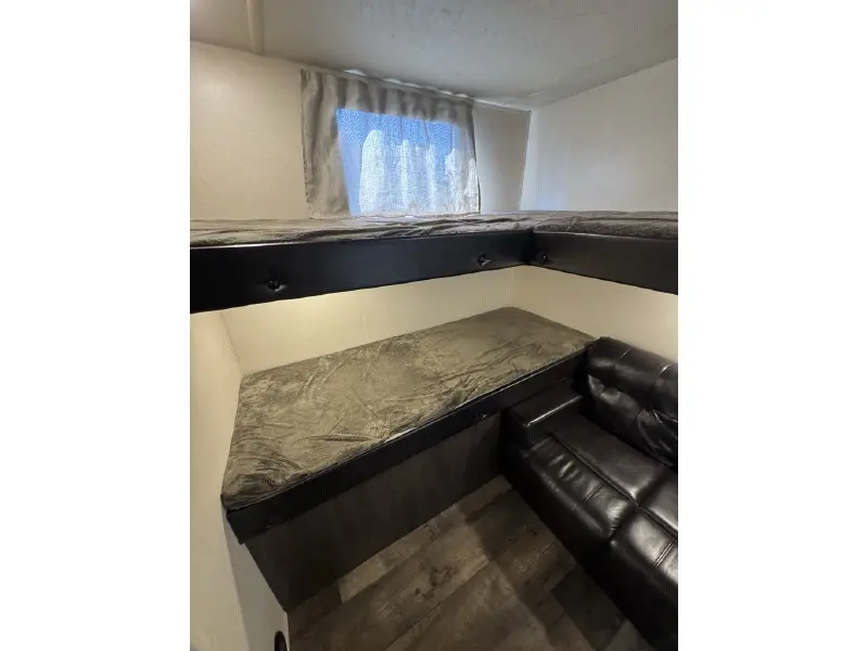 2019 FOREST RIVER WILDWOOD 273QBXL