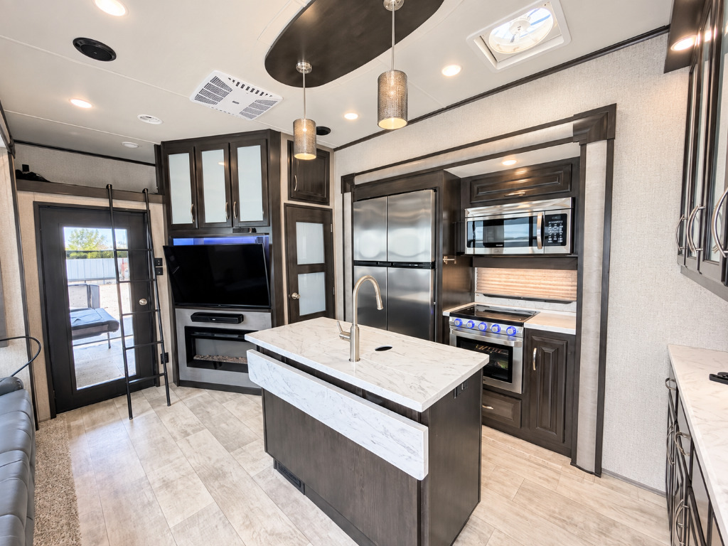 2018 Grand Design Momentum M-Class 351M in kennedale TX