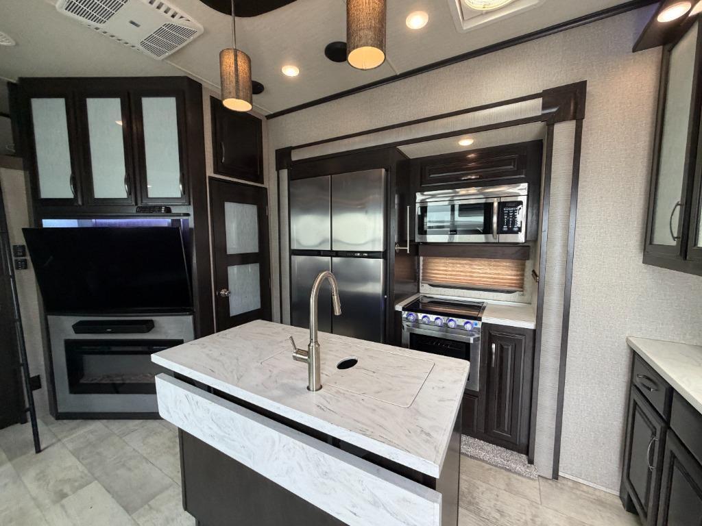 2018 Grand Design Momentum M-Class 351M in kennedale TX