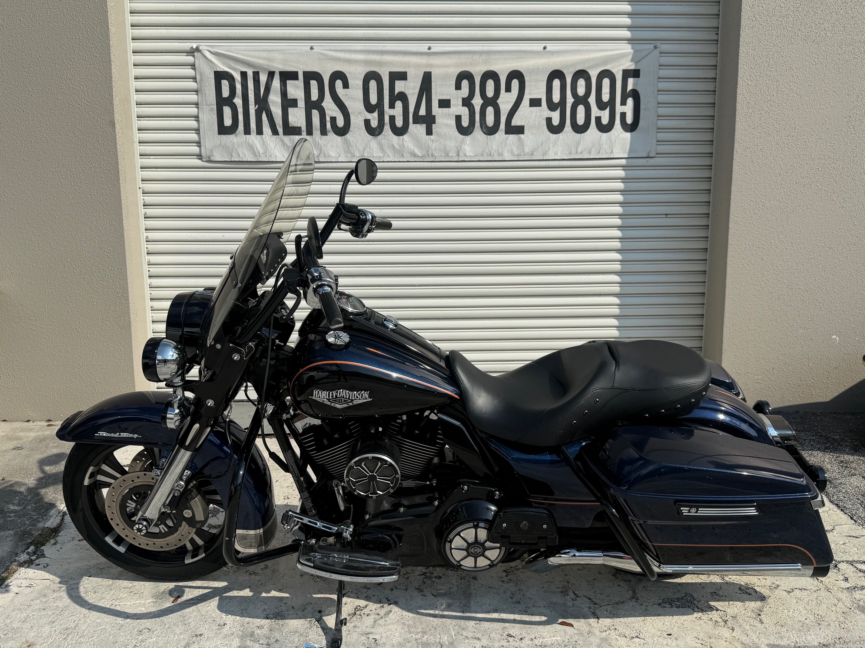 2014 Harley-Davidson ROAD KING in fort lauderdale FL