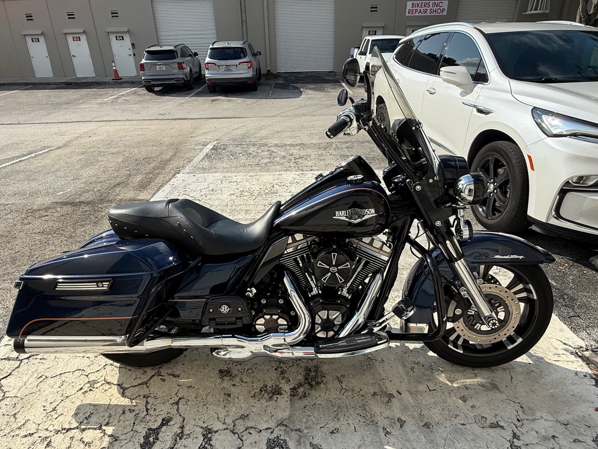 2014 Harley-Davidson ROAD KING in fort lauderdale FL