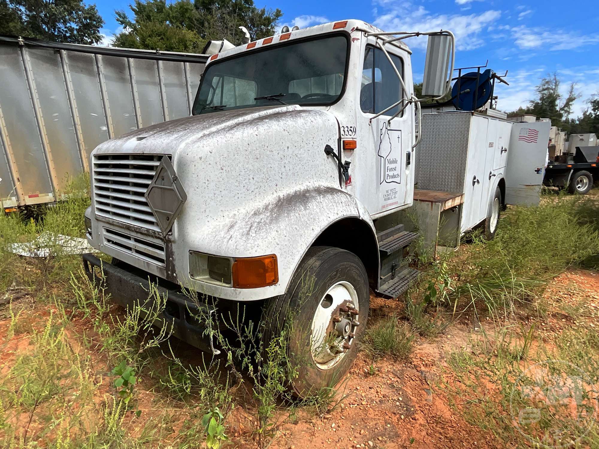 1993 INTERNATIONAL 8100 4X2 in Online