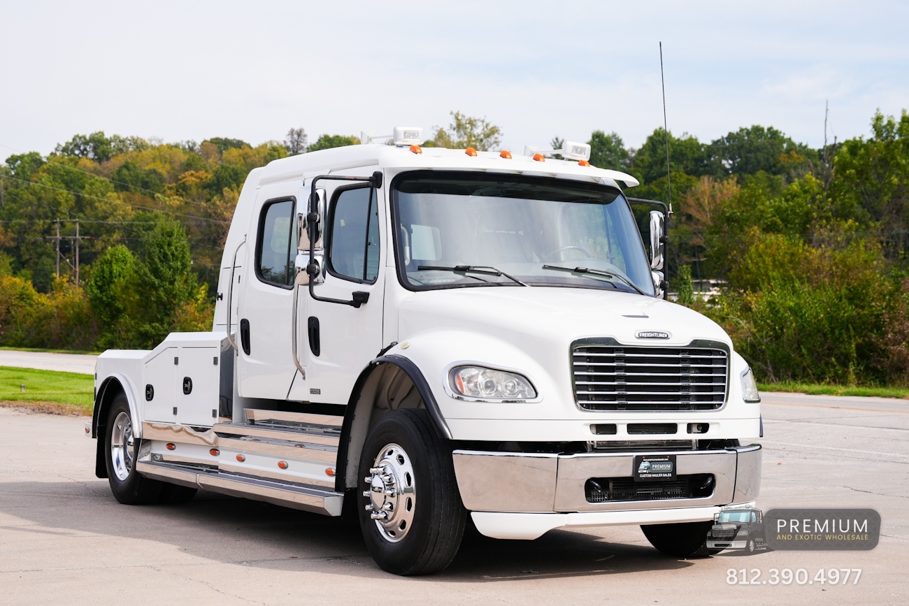 2012 FREIGHTLINER BUSINESS CLASS M2 106 in Bloomington, IN