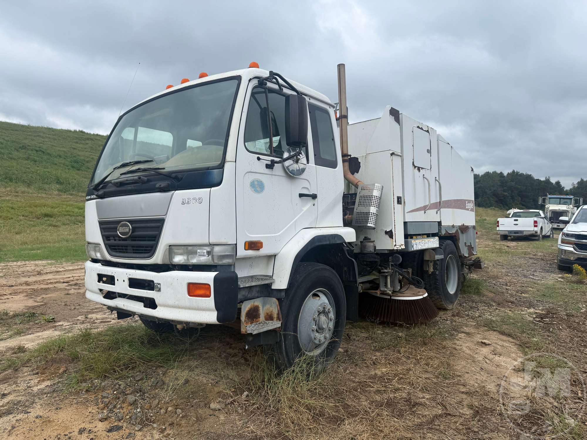 2010 NISSAN UD UD3300 in Pelzer, SC