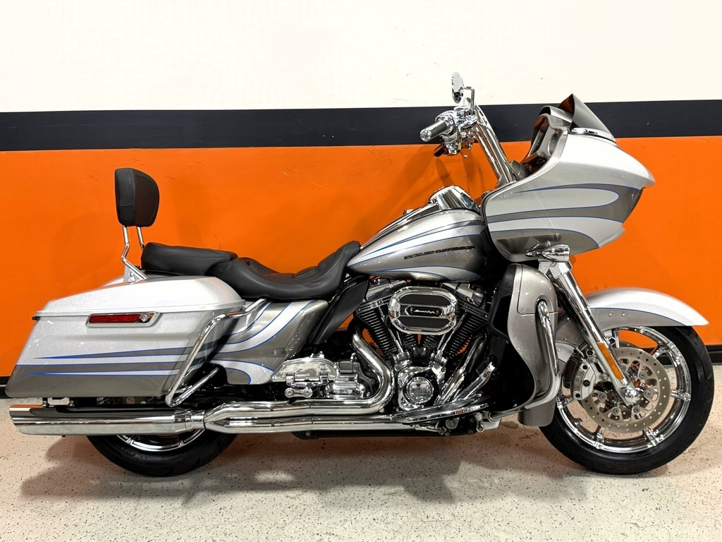 2016 Harley-Davidson Touring CVO Ultra in Zieglerville, PA
