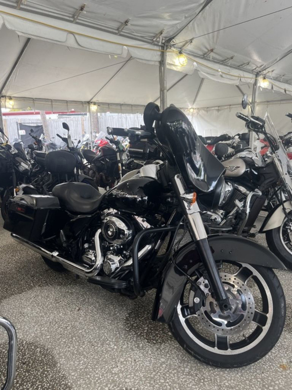 2010 Harley-Davidson Street Glide FLHX in Daytona Beach, FL