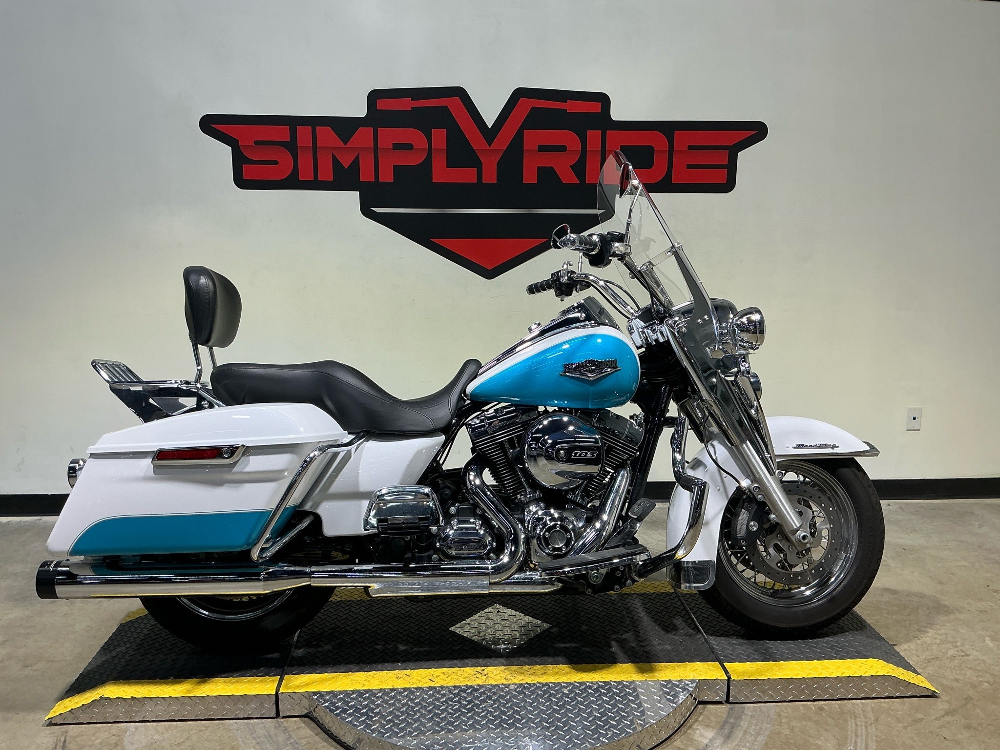 2016 Harley-Davidson Road King® in Eden Prairie, MN