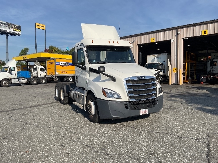 2019 FREIGHTLINER CASCADIA 126 in Chicopee, MA