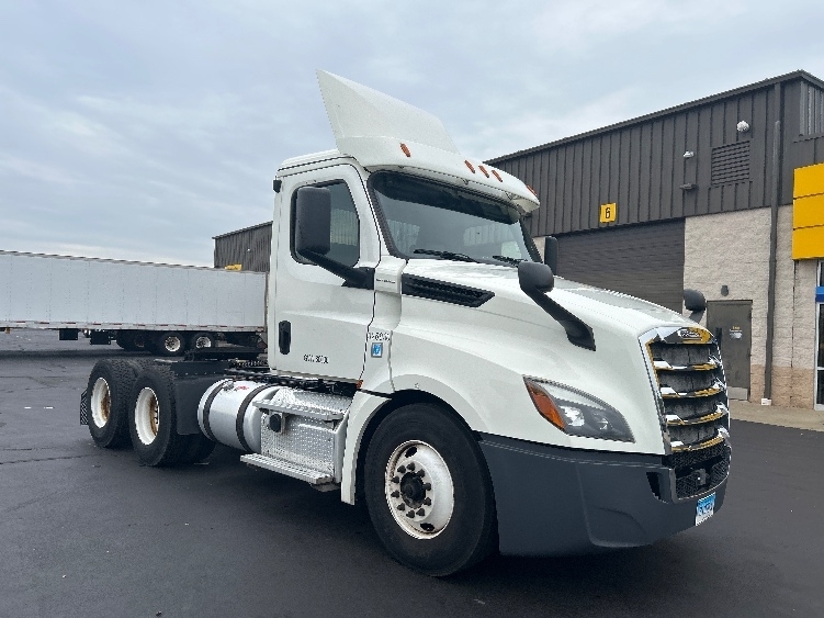 2019 FREIGHTLINER CASCADIA 126 in Montgomery, NY