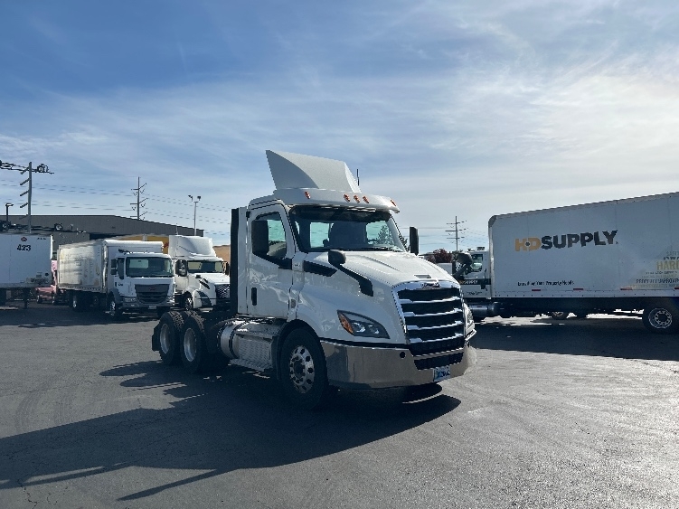 2020 FREIGHTLINER CASCADIA 116 in Kent, WA