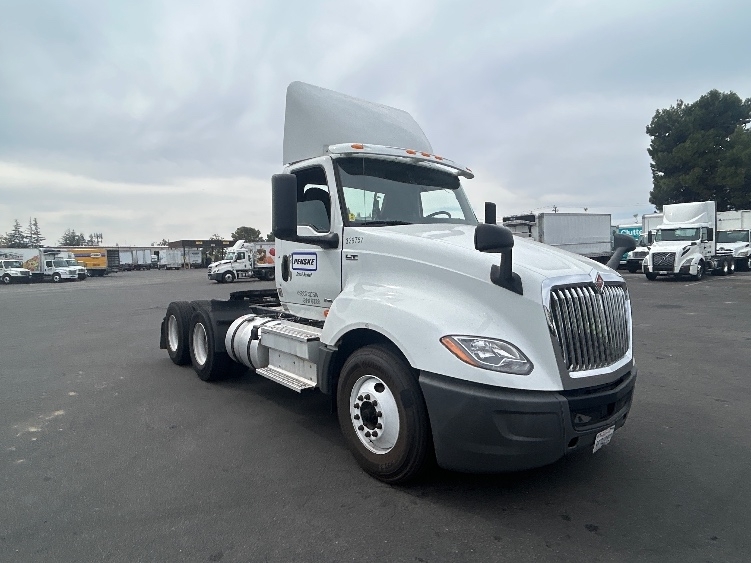 2019 INTERNATIONAL LT625 in Hayward, CA