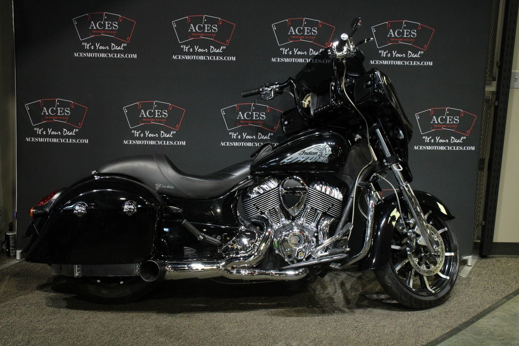 2017 Indian Chieftain Limited Thunder Black Limited White Smoke LIMITED in Frederick, CO