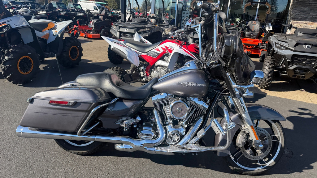 2014 Harley-Davidson  Street Glide Special in sublimity OR