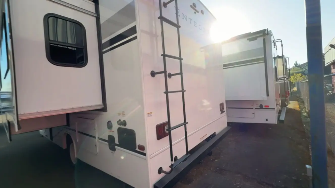 Swivel Jet Engine New 2027 Entegra Coach Odyssey 24B For Sale in Medford, OR - 5041909244 ...
