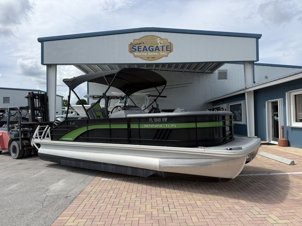2021 Bennington 22 LSB in stuart FL