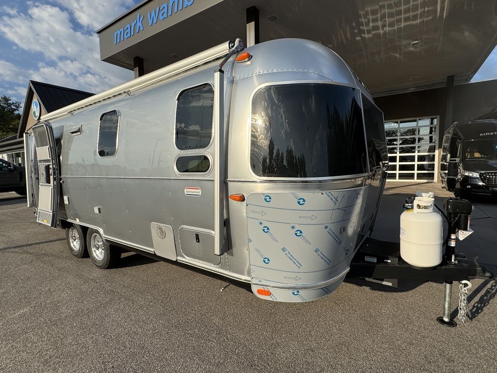 2027 Airstream International 25FB in lorain OH