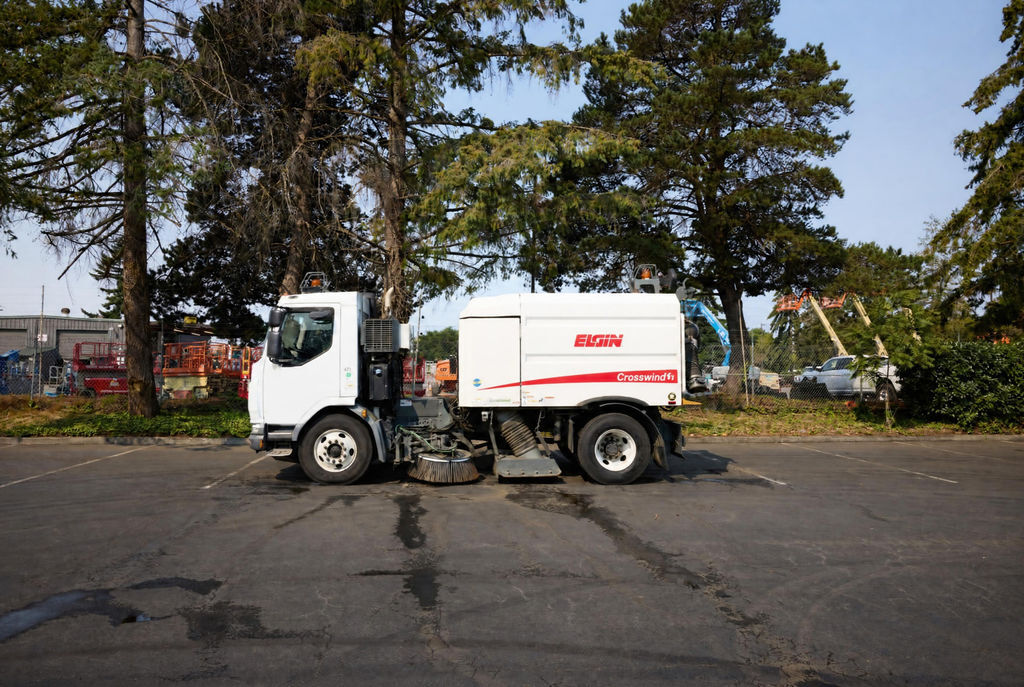 2020 ELGIN Crosswind Regenerative Air Street Sweeper in Ravensdale, WA