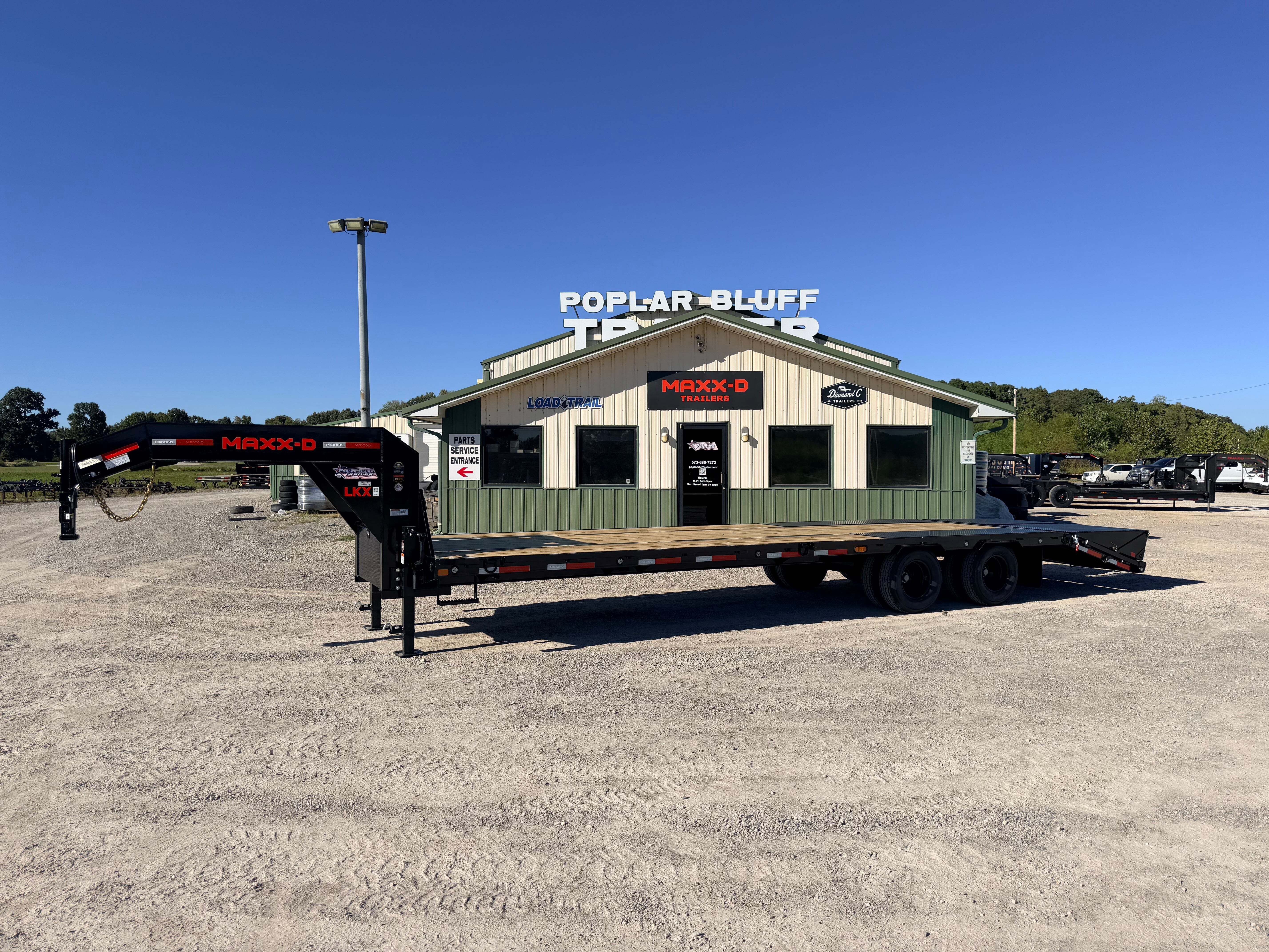2027 MAXX-D LKX10230 30' x 102" 24k Gooseneck Flatbed W/ MAXX Ramps in Poplar Bluff, MO