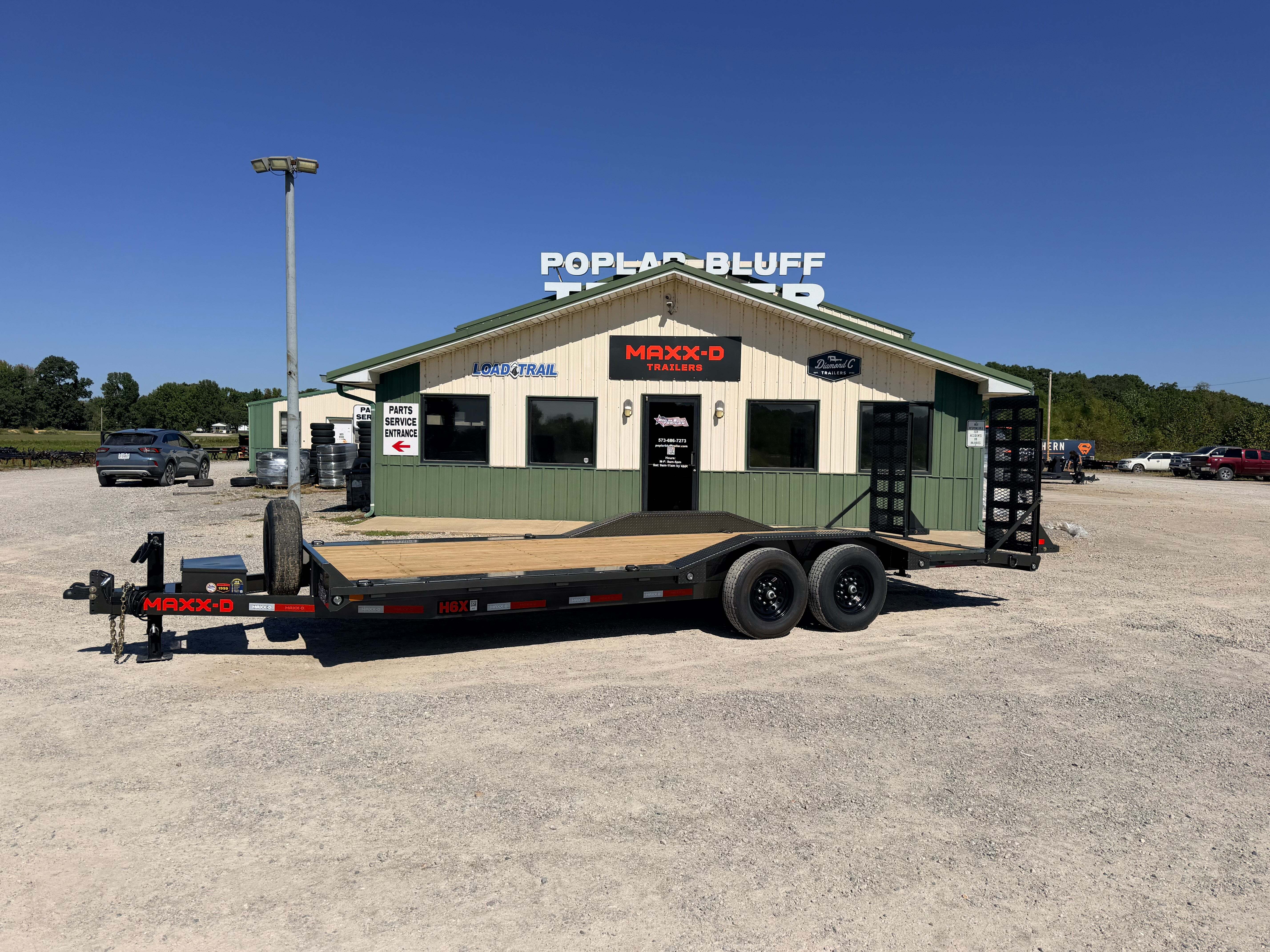 2027 MAXX-D H6X10222 22' x 102" 15k Buggy Hauler W/ 2' Dovetail and in Poplar Bluff, MO