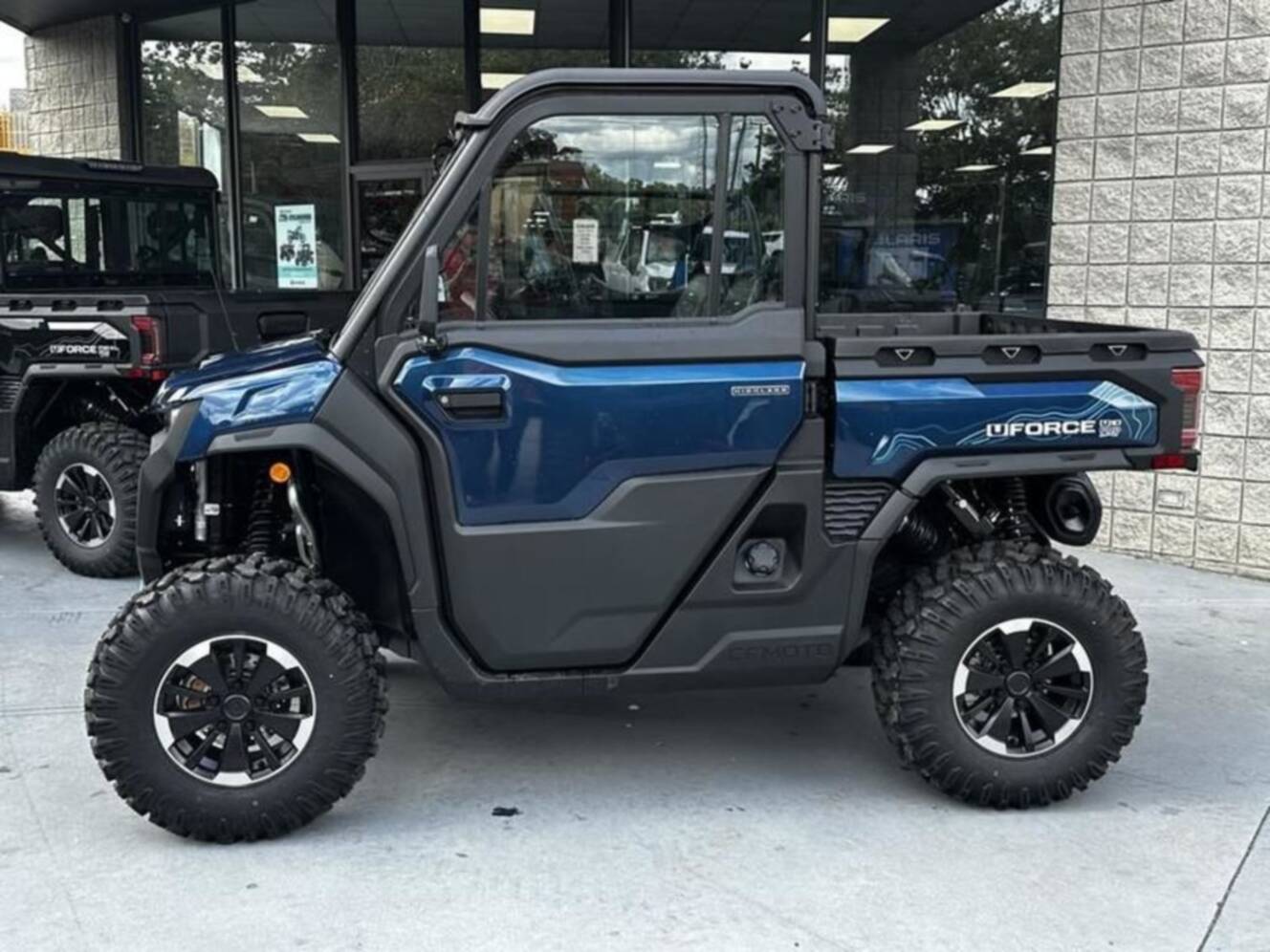 A photo of this 2027 CFMOTO UFORCE U10 Pro Highland EPS