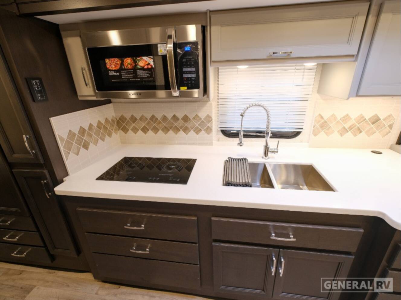 A photo of this 2026 Thor Motor Coach PALAZZO GT 33.6