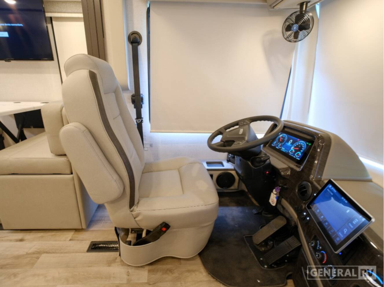A photo of this 2026 Thor Motor Coach PALAZZO GT 33.6