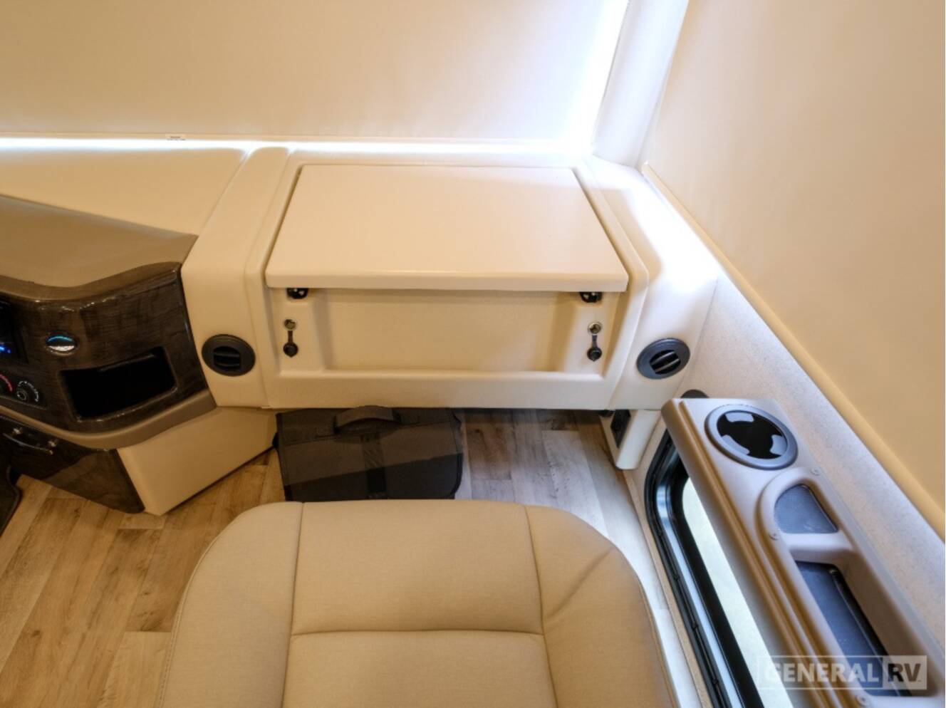 A photo of this 2026 Thor Motor Coach PALAZZO GT 33.6