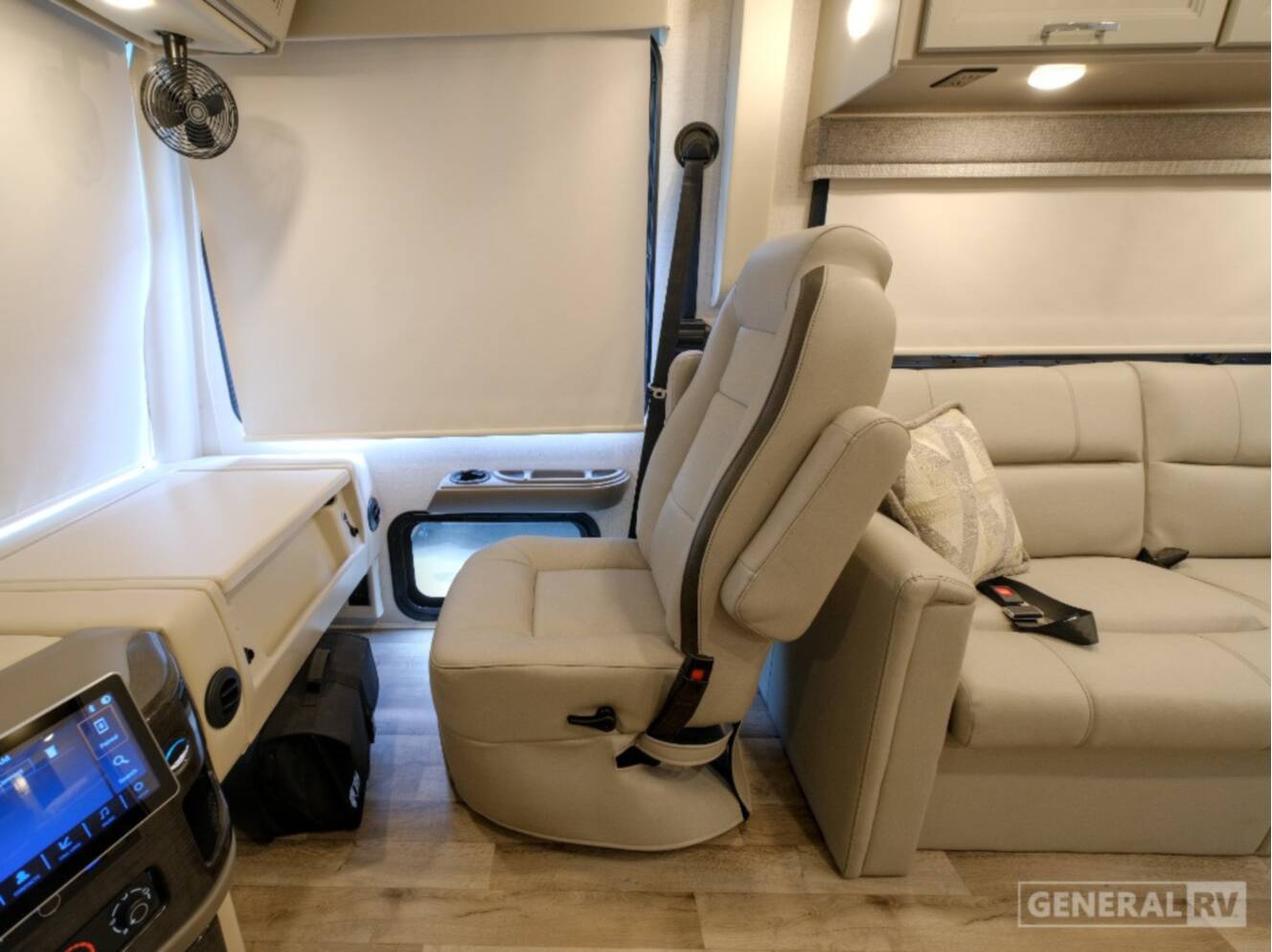 A photo of this 2026 Thor Motor Coach PALAZZO GT 33.6