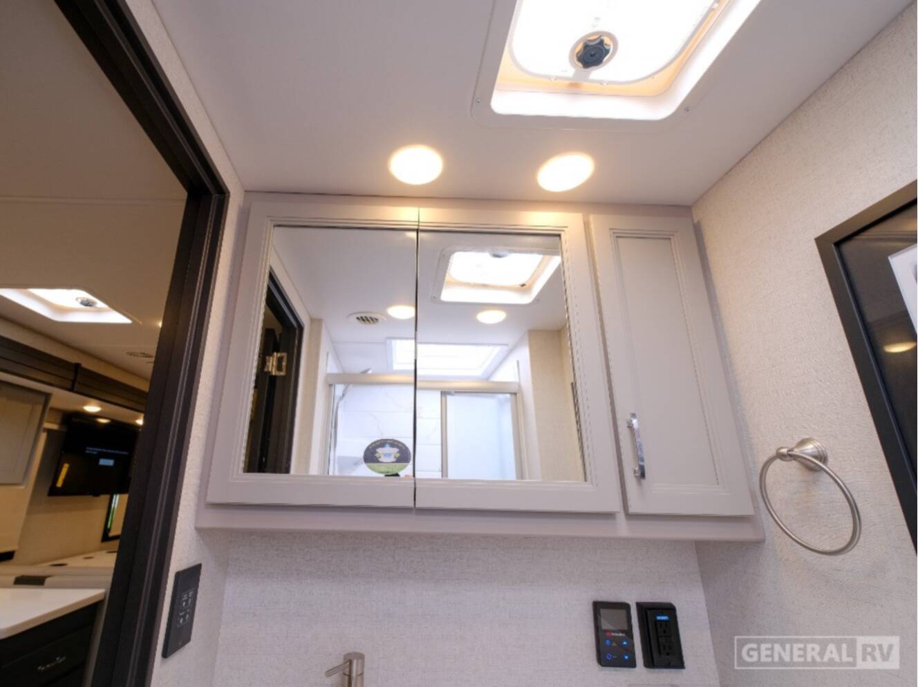 A photo of this 2026 Thor Motor Coach PALAZZO GT 33.6