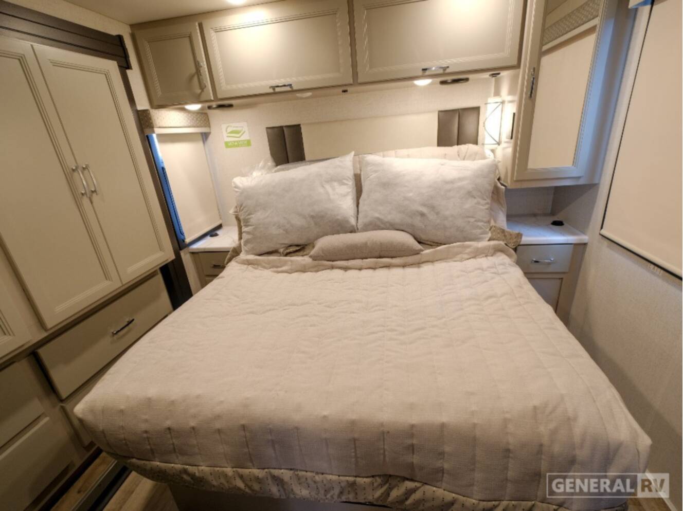 A photo of this 2026 Thor Motor Coach PALAZZO GT 33.6