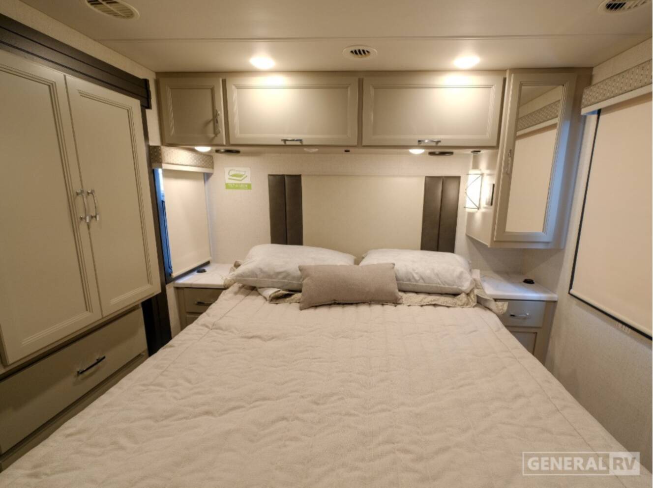 A photo of this 2026 Thor Motor Coach PALAZZO GT 33.6