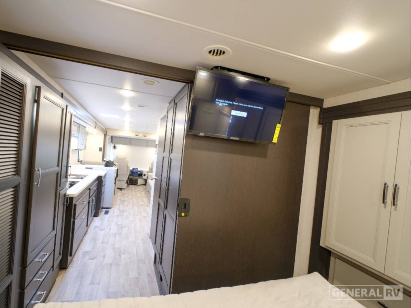 A photo of this 2026 Thor Motor Coach PALAZZO GT 33.6