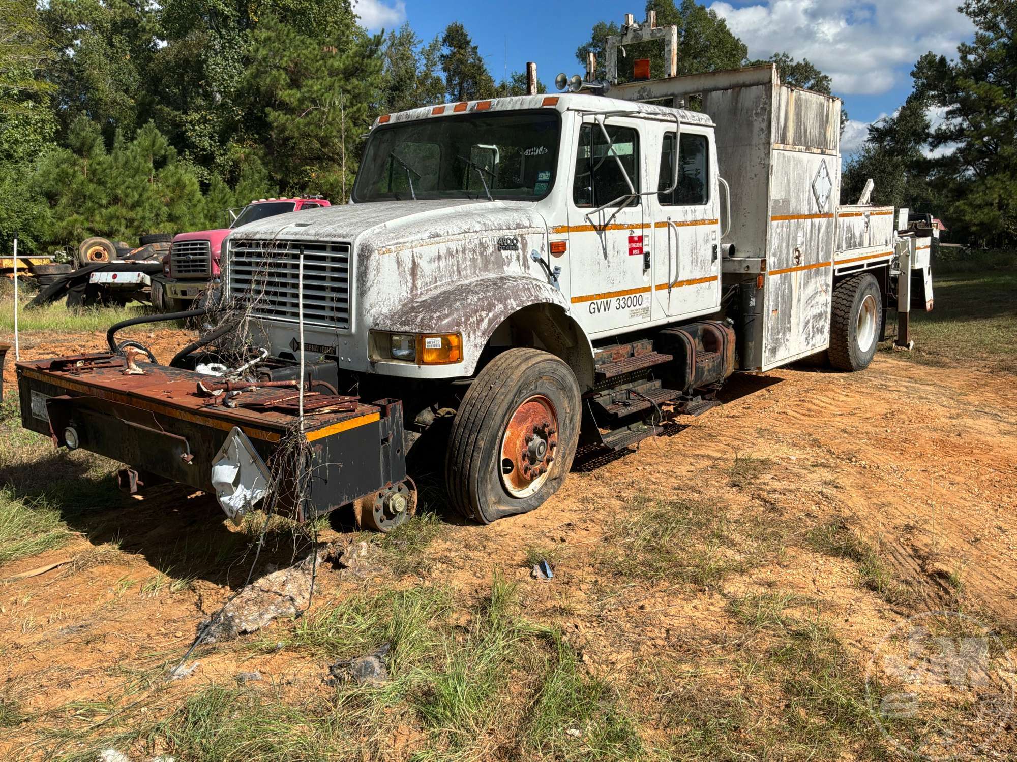 1999 INTERNATIONAL 4900 in Raleigh, MS