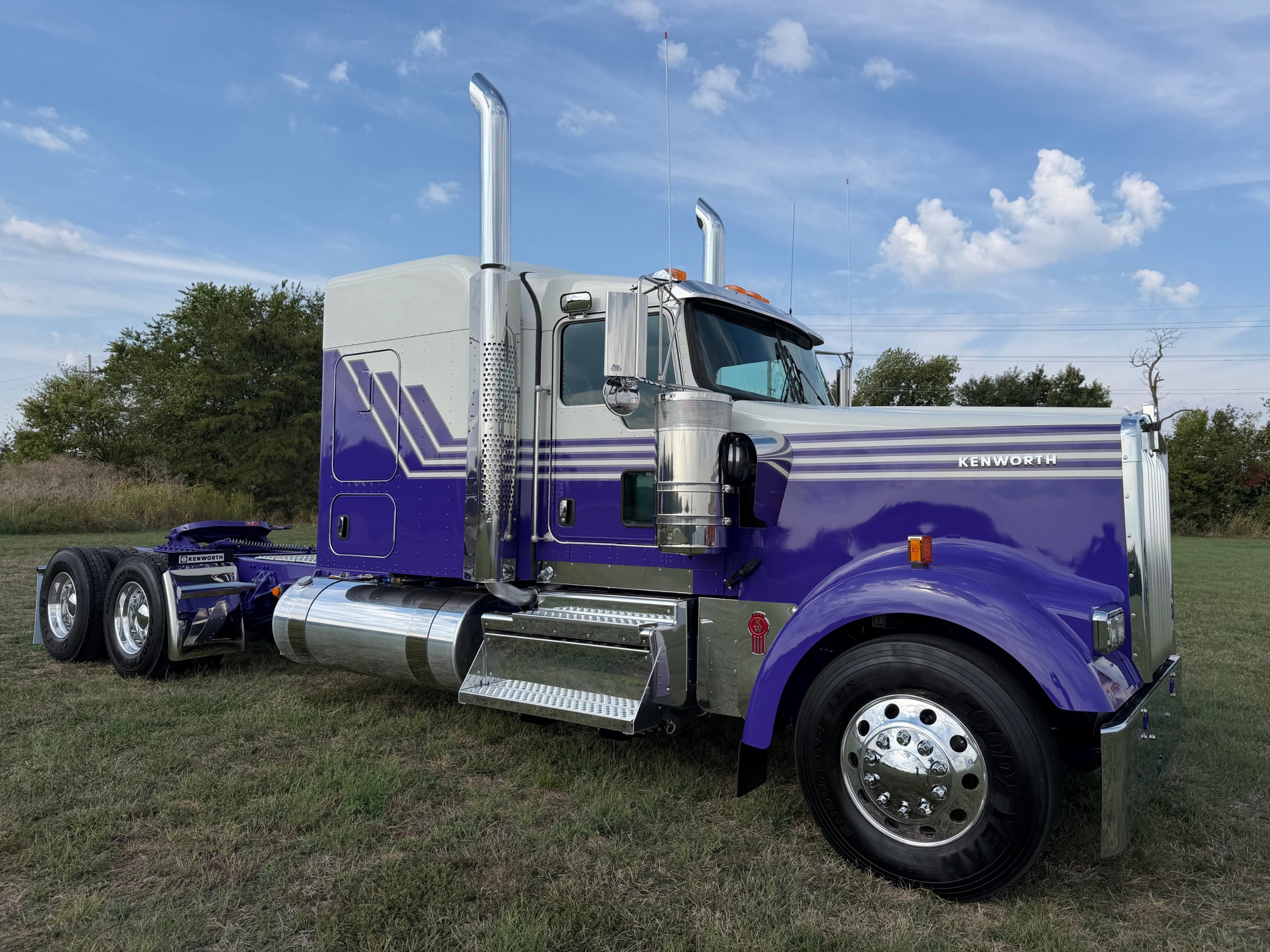 2027 KENWORTH W900L in Joplin, MO